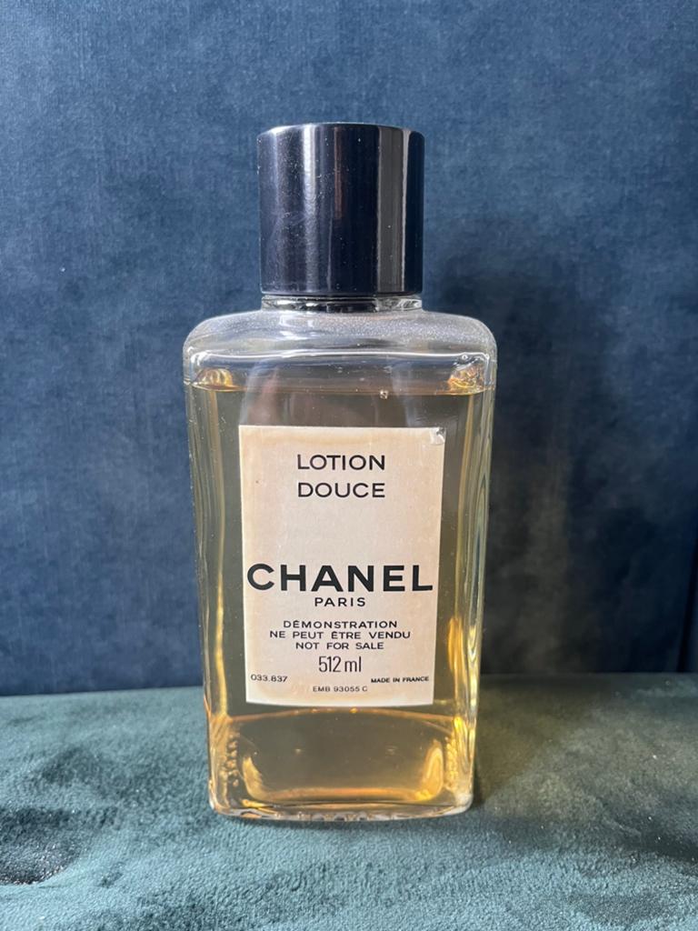 Vintage Chanel Lotion Douce Factice - 512ml Demonstratie Fle, Ophalen of Verzenden, Zo goed als nieuw