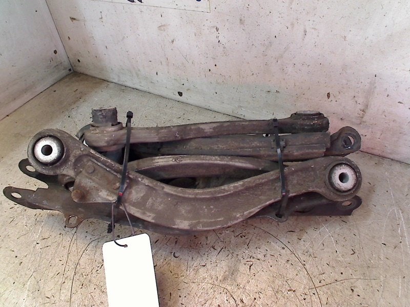 Draagarm Links Achter SET Mercedes-Benz C (W204) 2011, Gebruikt, Mercedes-Benz AG, Mercedes-Benz, Mercedesstraße 120, Stuttgart 70372, , Duitsland