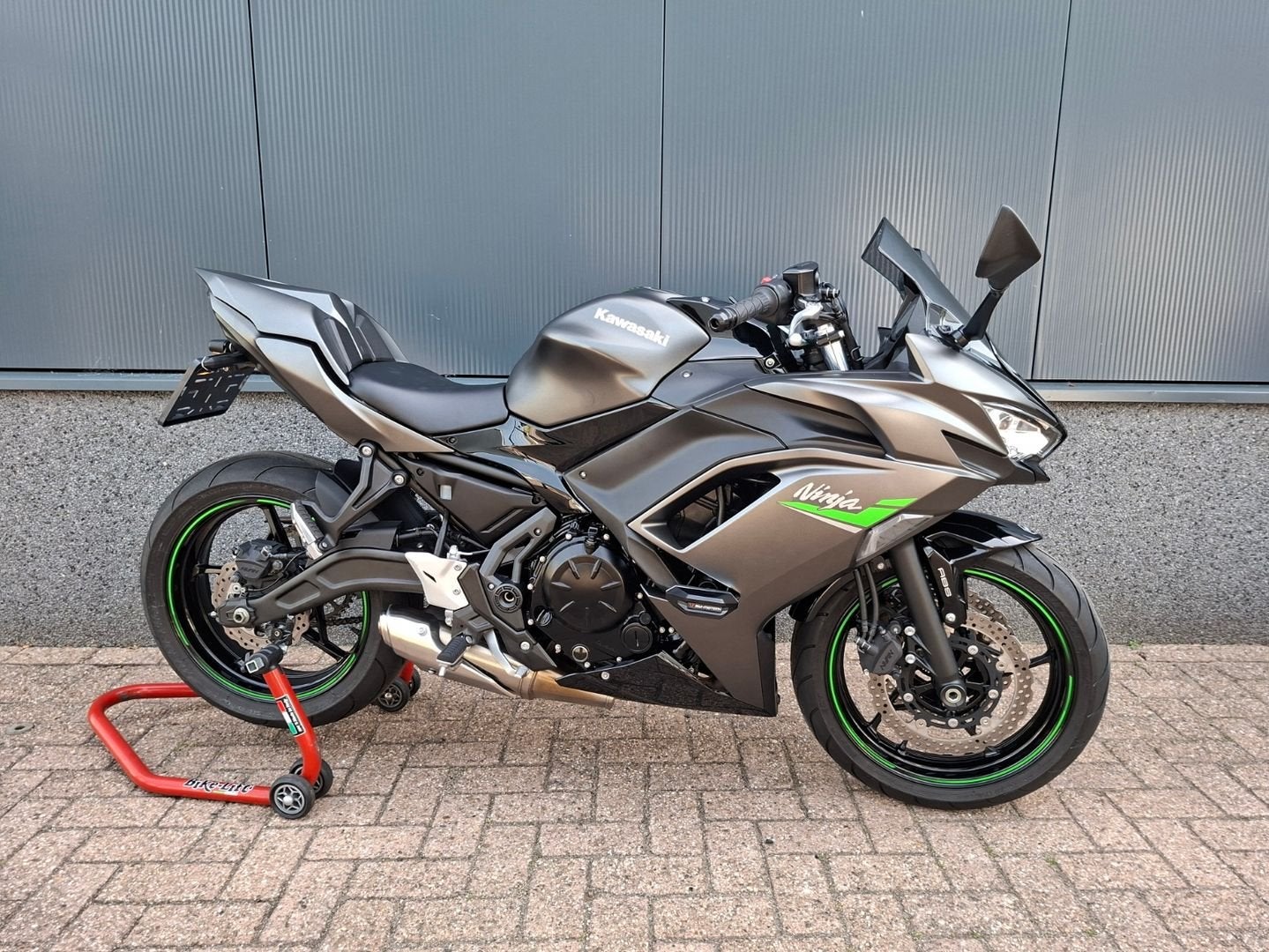 KAWASAKI NINJA 650 (bj 2023), Motoren, 4 cilinders, 649 cc, Bedrijf, Onbekend