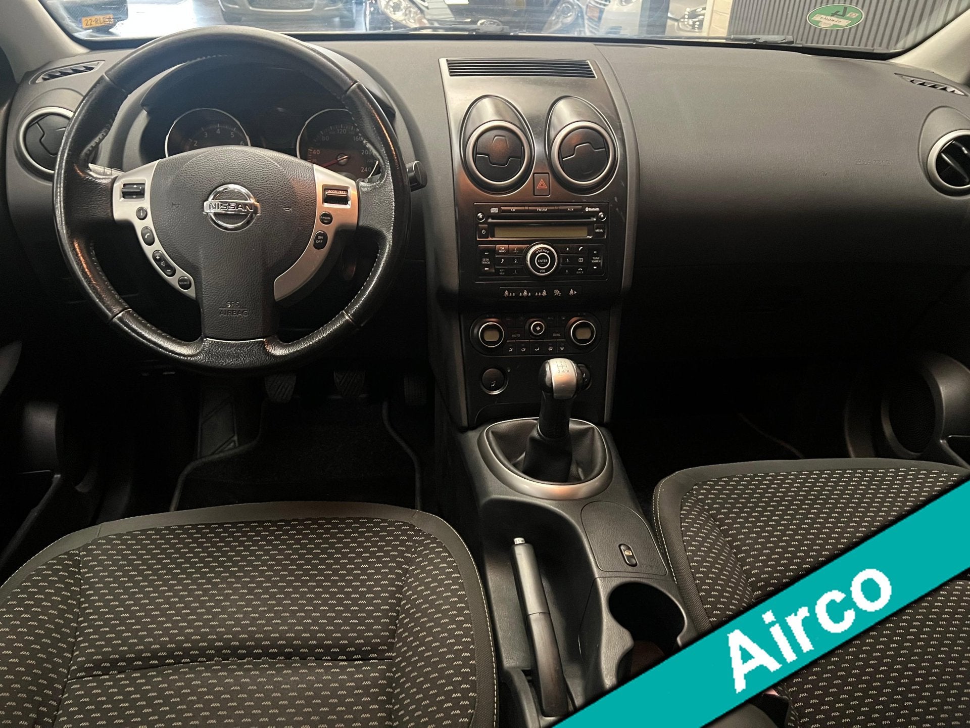 Nissan Qashqai 1.6 Acenta NAP - Airco - Cruise - Trekhaak, Voorwielaandrijving, 1272 kg, Gebruikt, Zwart