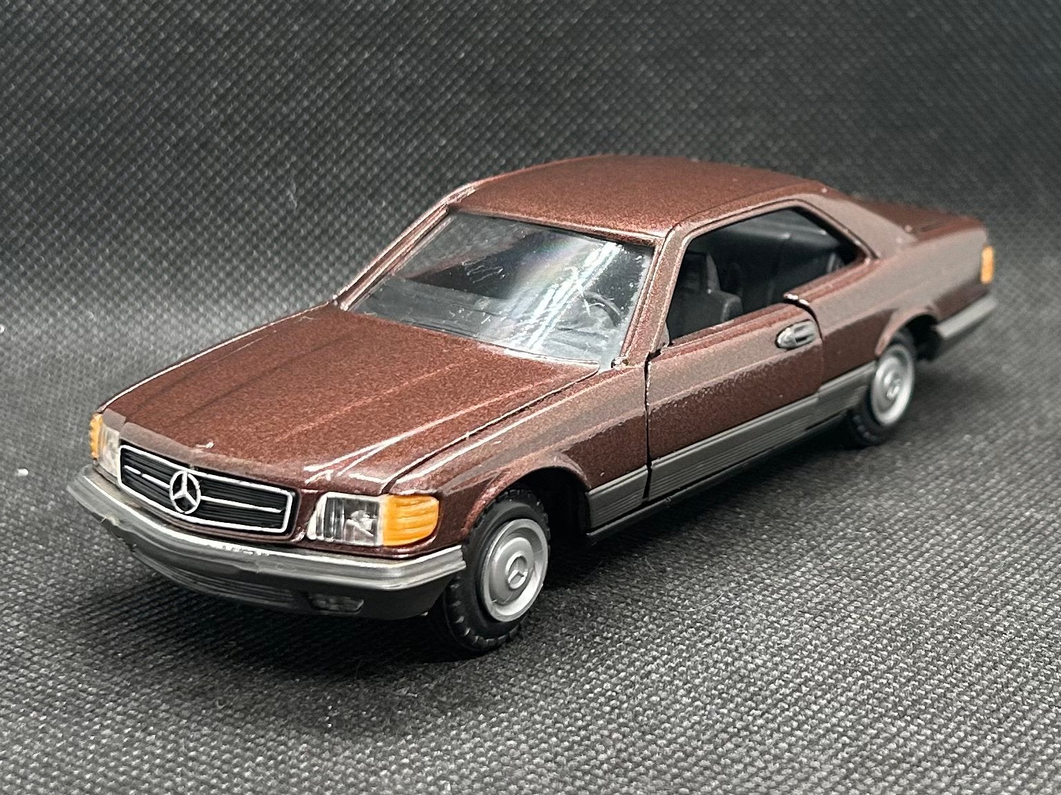 NZG Mercedes Benz 500 SEC 1:35, Hobby en Vrije tijd, Verzenden, Zo goed als nieuw, Bus of Vrachtwagen