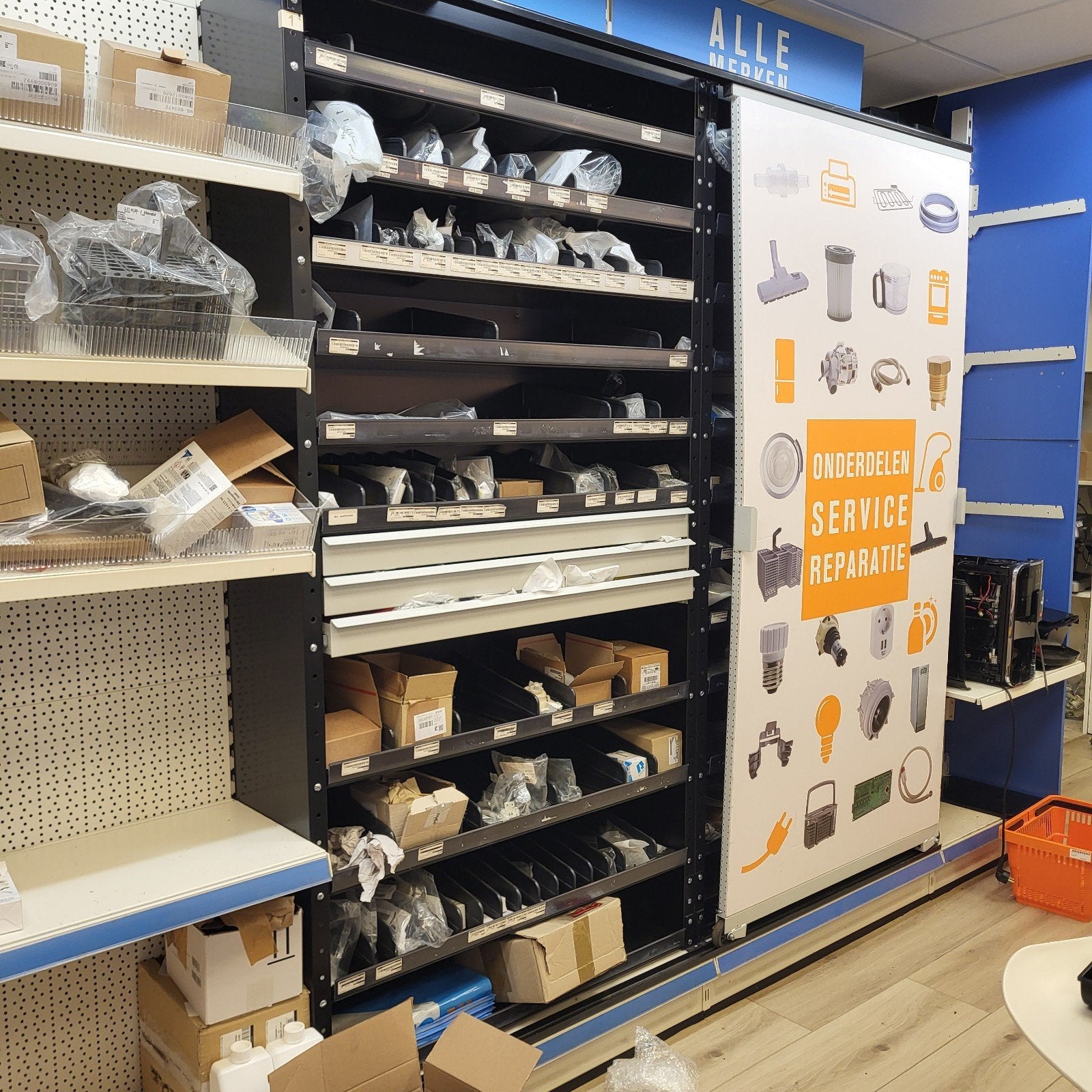 Onderdelenkast of gereedschapskast 2x2m met diverse vakken, Ophalen