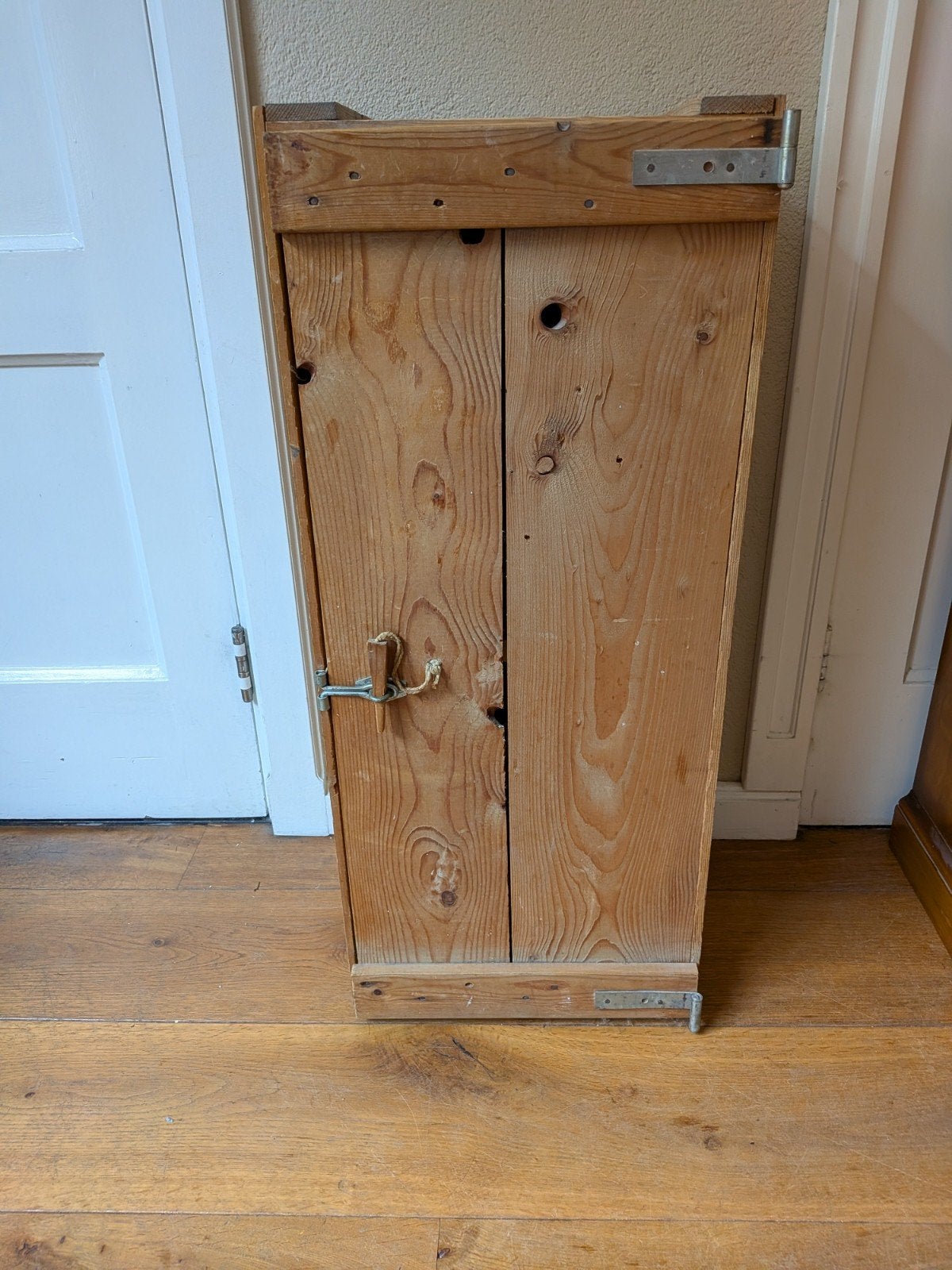 Stoer houten kastje / vintage kist (industrieel)
Karaktervol, Huis en Inrichting, Ophalen, Metaal, 50 tot 100 cm, Minder dan 50 cm