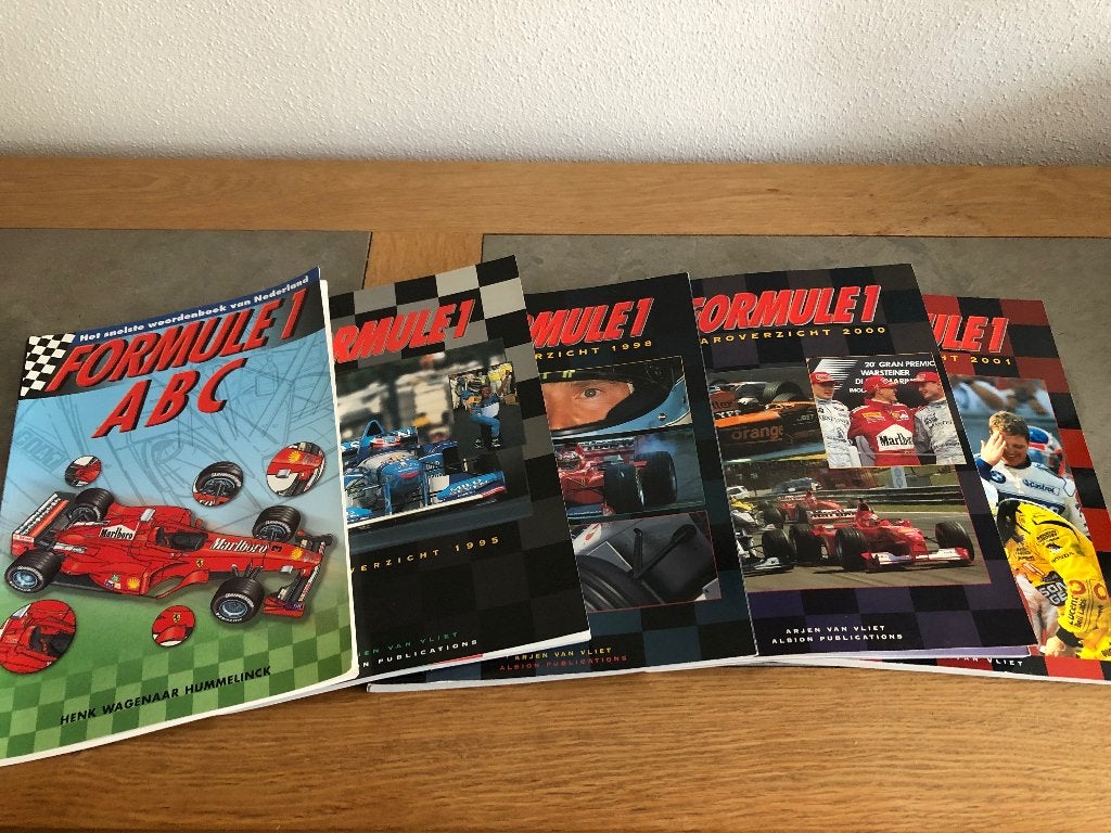 B.002 / Officiele F1 Jaarboeken [ABC 1995-1998 / 2000-2001], Ophalen of Verzenden, Zo goed als nieuw, Formule 1