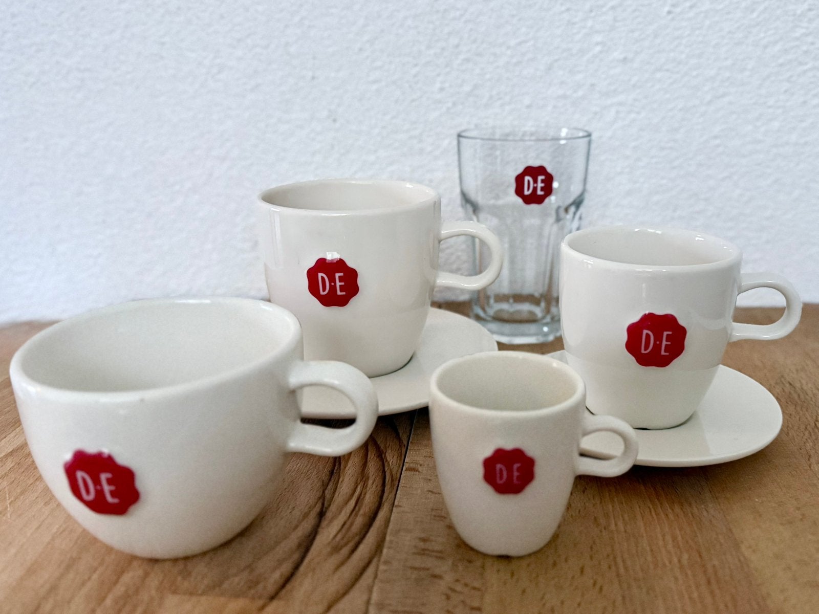 Douwe Egberts set D.E. mok, servies rode zegel, Ophalen, Gebruikt, Overige stijlen, Kop(pen) en/of Schotel(s)