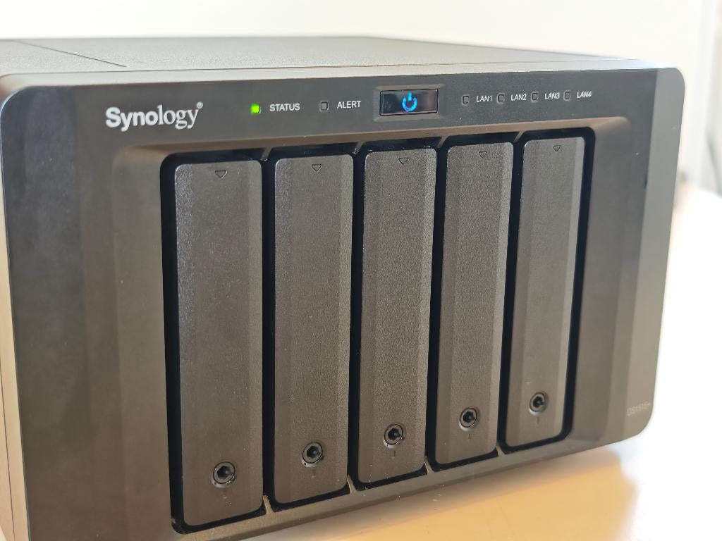 Synology 5-bay NAS DS1515+, Computers en Software, NAS, Ophalen of Verzenden, Gebruikt