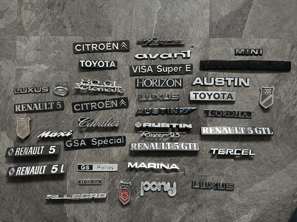 Partij emblemen 37 x Citroen V6 Renault Toyota Luxus Rover., Ophalen of Verzenden, Gebruikt, Gebruiksvoorwerp