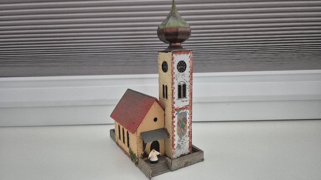 Faller H0 B-238 - Kerk met pastoor, Hobby en Vrije tijd, Modeltreinen | H0, Overige merken, Gelijkstroom of Wisselstroom, Brug, Tunnel of Gebouw