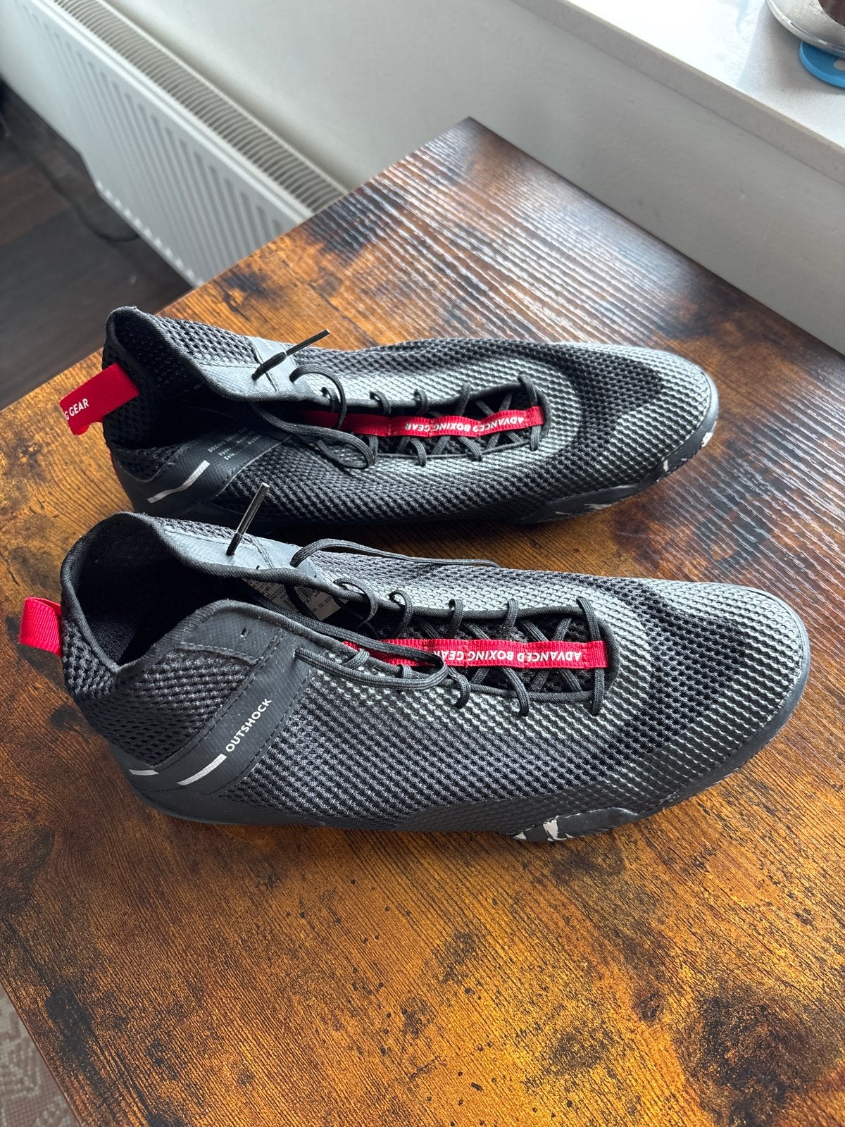 Outshock boksschoenen - Zo goed als nieuw, Ophalen of Verzenden, Zo goed als nieuw, Overige, Vechtsportschoenen