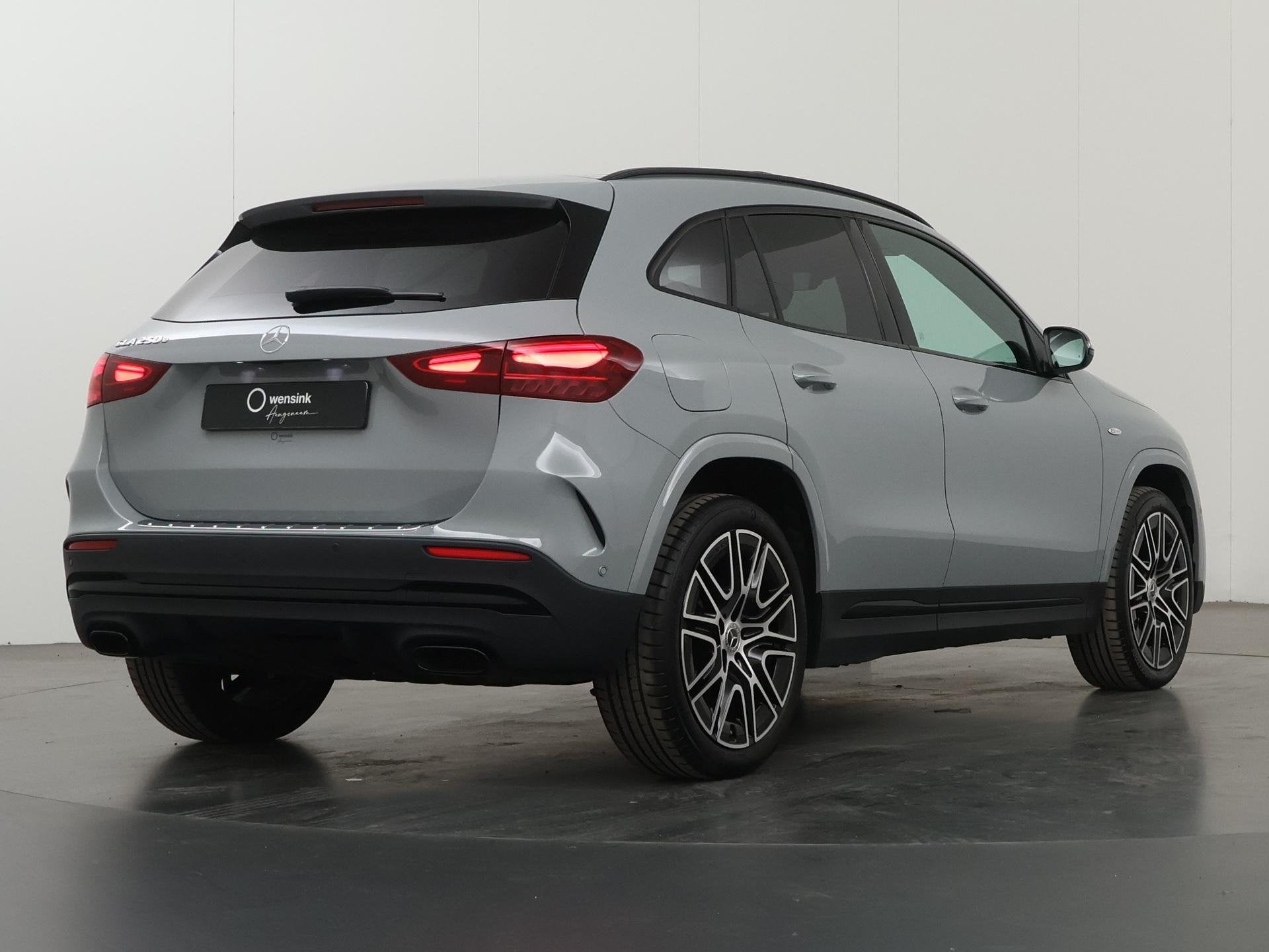 Mercedes-Benz GLA-klasse 250 e AMG Line | Panoramadak | Trek, Dealer onderhouden, Stof, 4 cilinders, 16 kWh