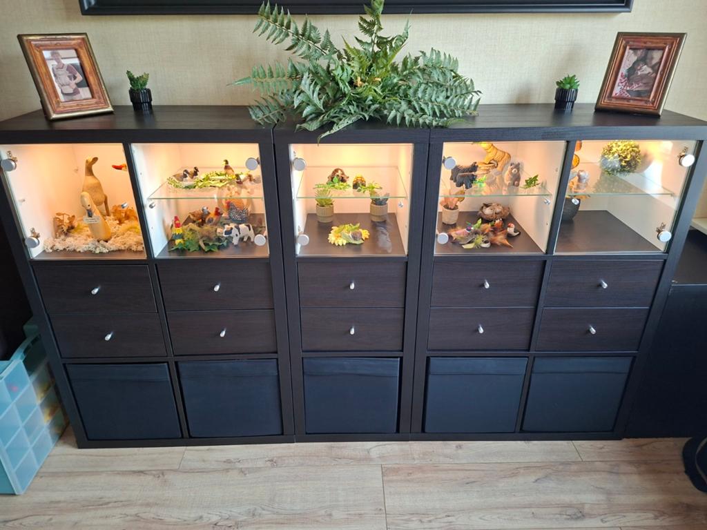 Kallax kast met verlichting, Huis en Inrichting, Kasten | Wandmeubels, Ophalen of Verzenden, Zo goed als nieuw, Minder dan 150 cm