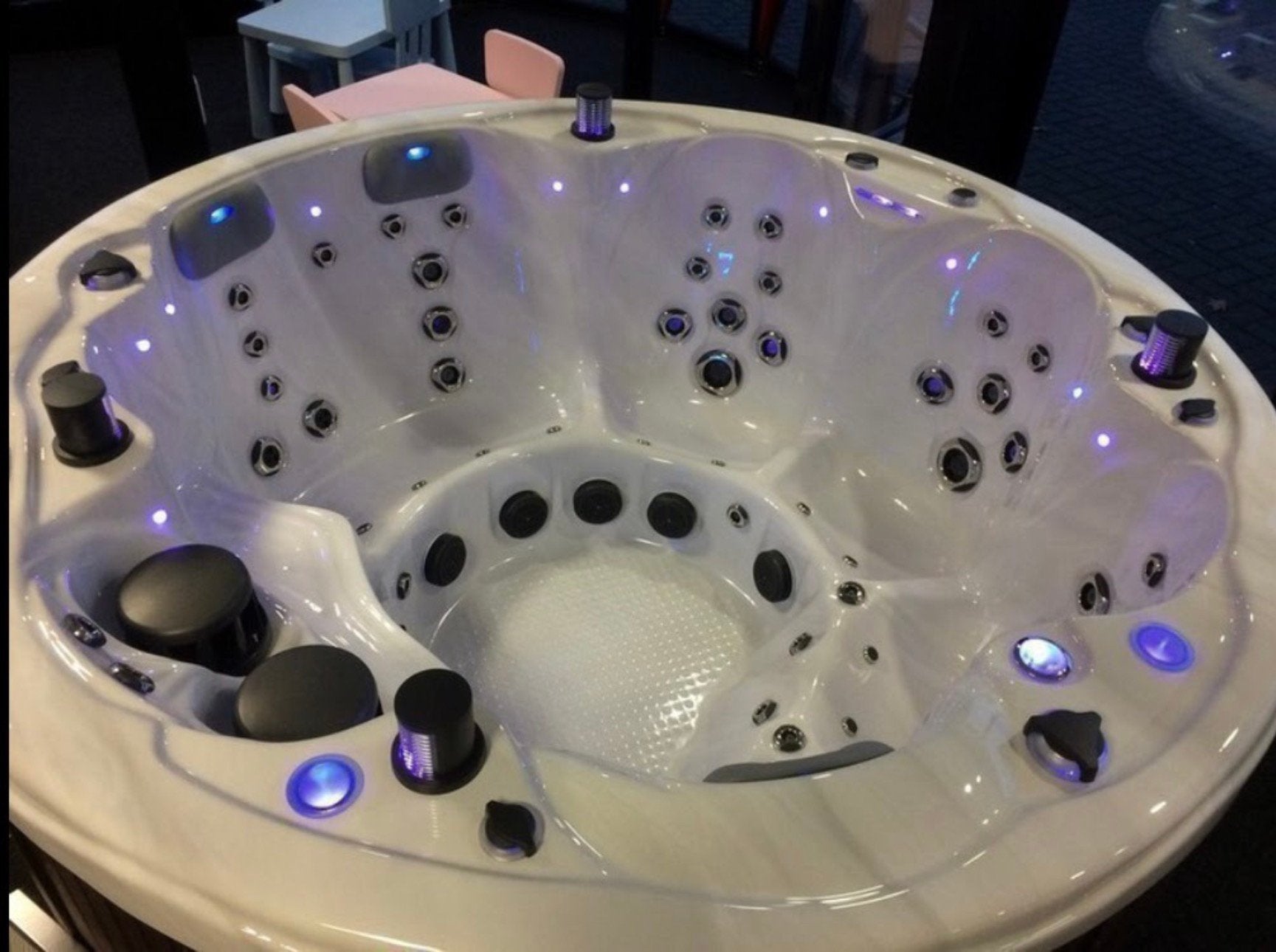 Fox Cosmos Jacuzzi - 6 Personen, 60 Jets, Wifi, Bluetooth, Tuin en Terras, Bubbelbaden en Hottubs, Ophalen, Zo goed als nieuw