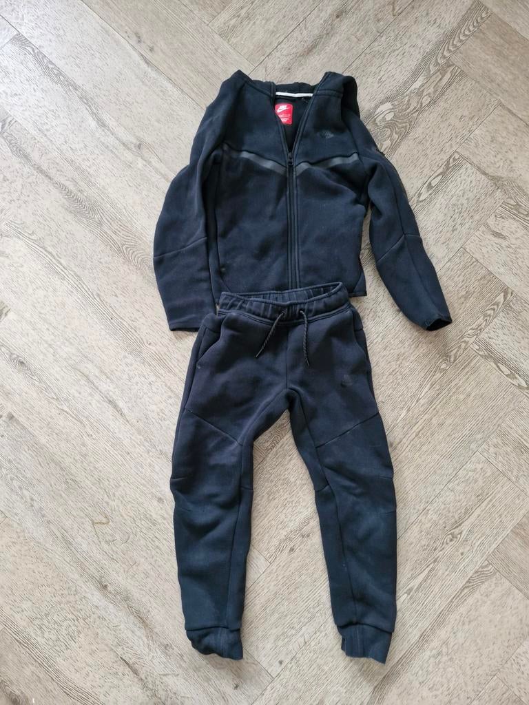 Nike Tech joggingpak maat S/128-137, Ophalen of Verzenden, Jongen of Meisje