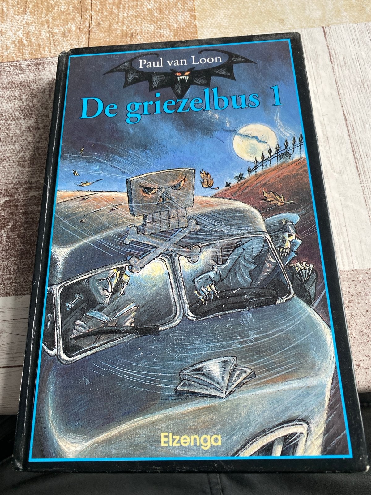 De griezelbus 1 - Paul van Loon (Elzenga), Boeken, Ophalen of Verzenden, Gelezen, Fictie algemeen