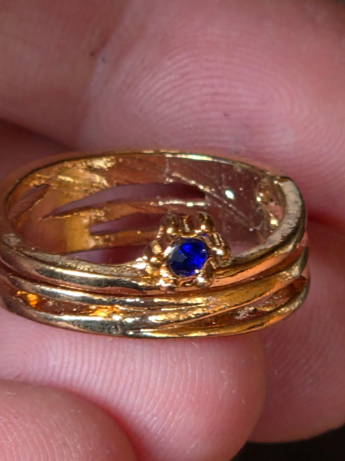 Nieuwe Goudkleurige Ring Maat 17 met Blauwe Steen, Overige materialen, Nieuw, Ophalen of Verzenden, 17 tot 18