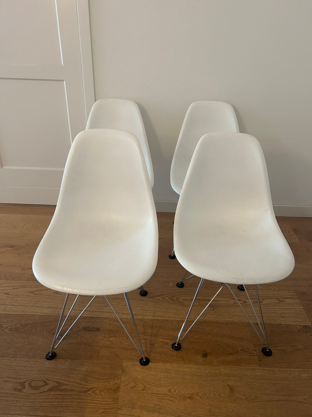 Vitra Eames DSR eetkamerstoelen set van 4, Huis en Inrichting, Stoelen, Ophalen, Kunststof, Gebruikt, Wit