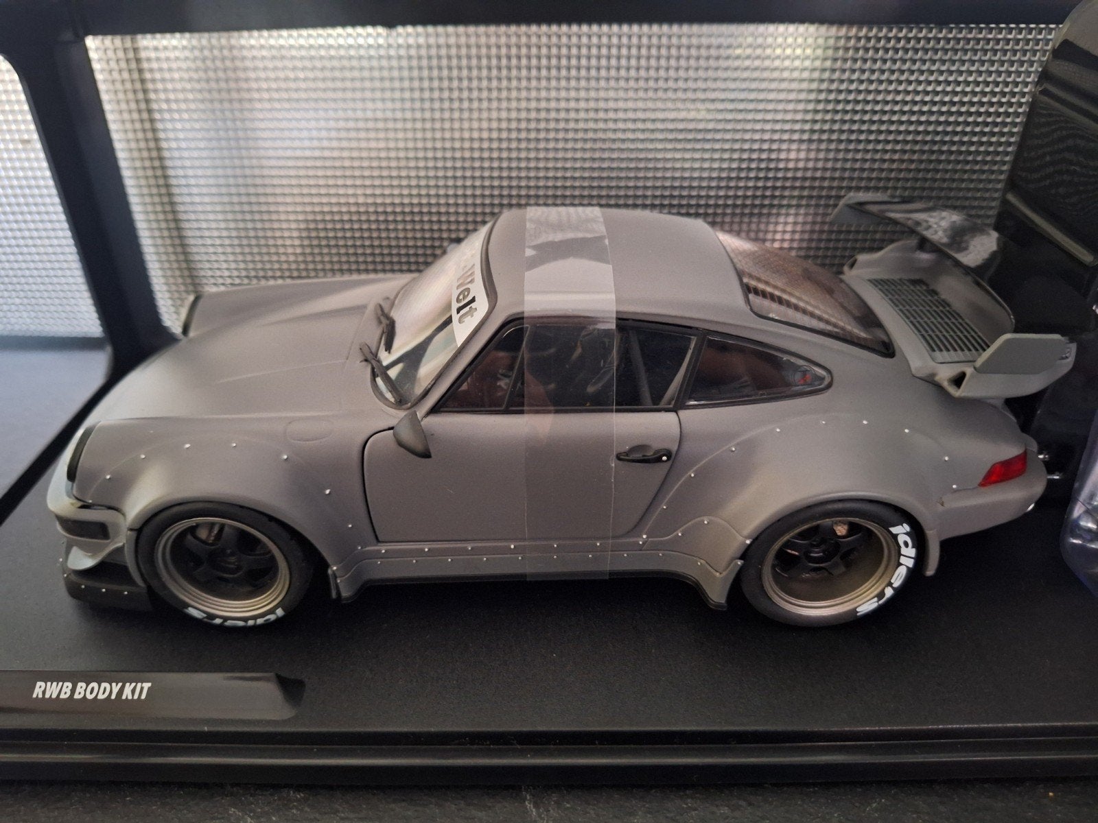 Porsche 911 (964) RWB Bodykit + Figuur Schaal 1:18, Hobby en Vrije tijd, Modelauto's | 1:18, Solido, Auto, Solido, Nieuw