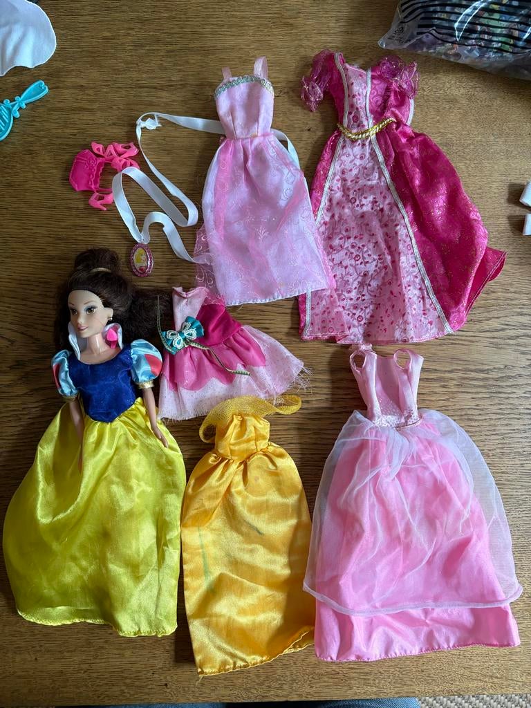 Disney prinses pop met extra kleding, Ophalen of Verzenden, Gebruikt, Barbie