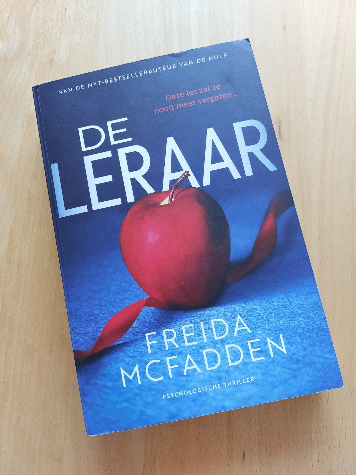 Freida McFadden - De leraar - special loterijen, Ophalen of Verzenden, Zo goed als nieuw, Freida McFadden