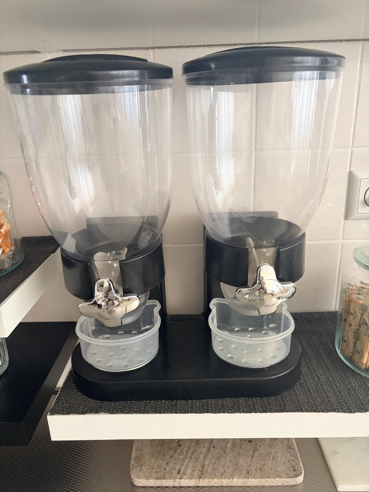 Dubbele Graandispenser - Ideaal voor Ontbijtgranen, Ophalen, Kunststof, Zwart, Overige merken