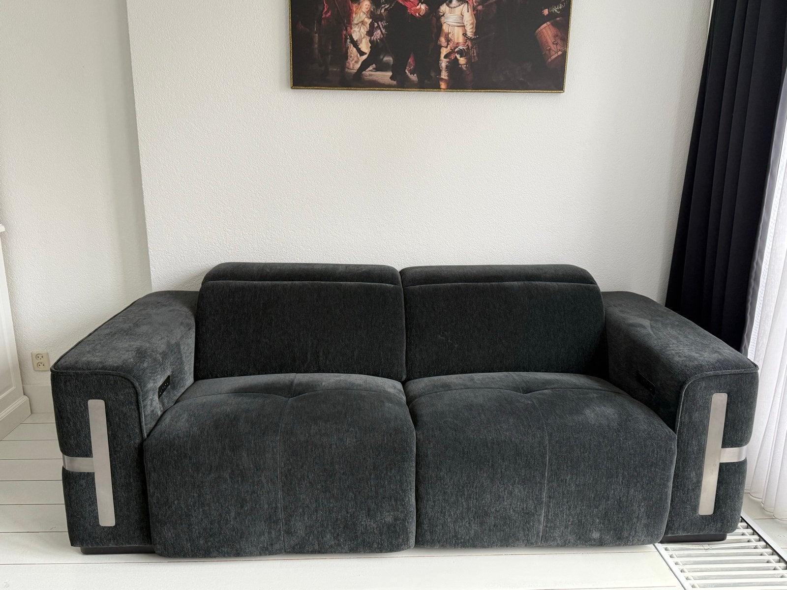 Moderne 2-zitsbank met relaxfunctie en USB-oplaadpunten, Huis en Inrichting, Ophalen, Tweepersoons, 75 tot 100 cm, Zo goed als nieuw