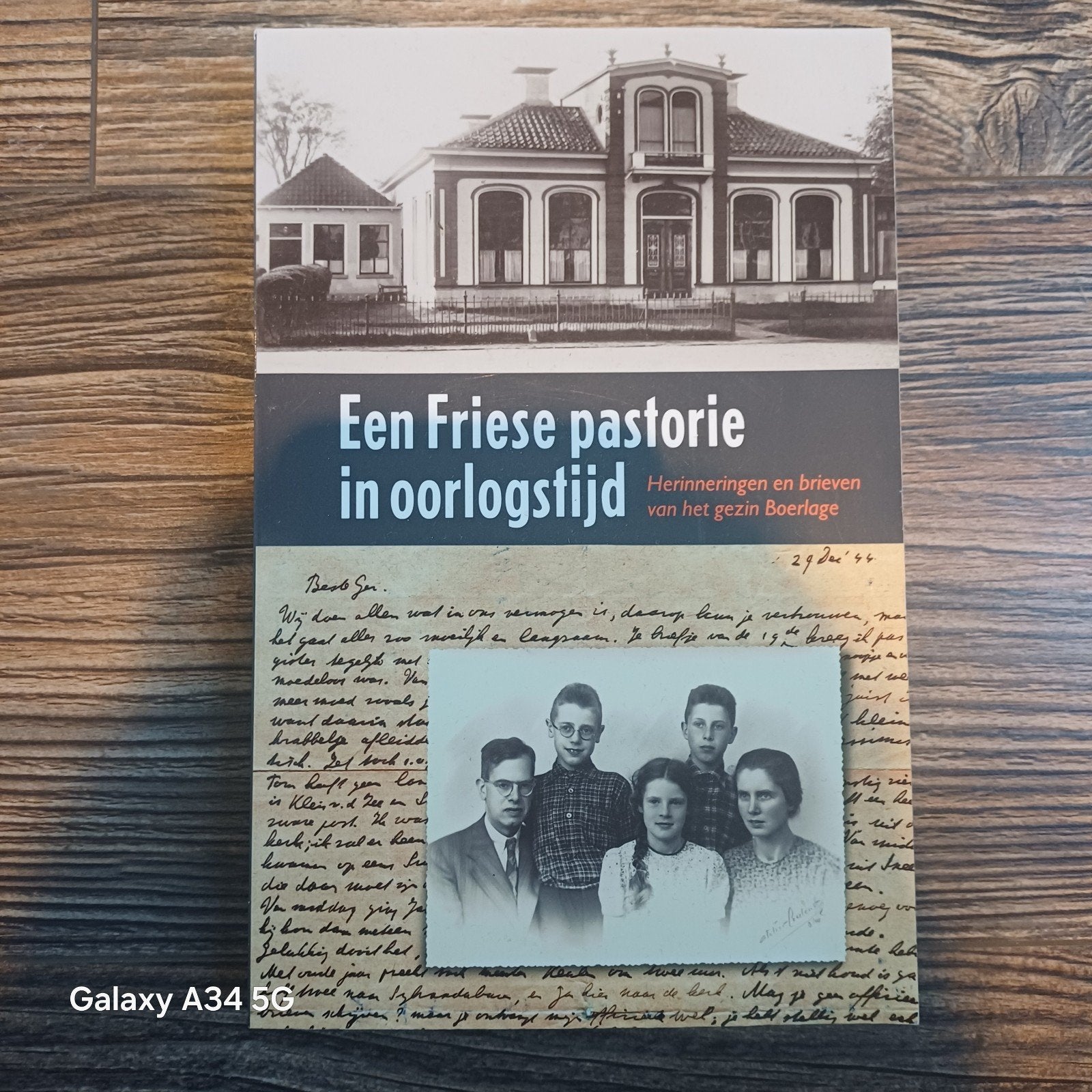 Een Friese pastorie in oorlogstijd, Ophalen of Verzenden, 20e eeuw of later, Zo goed als nieuw, Gezin Boerlage