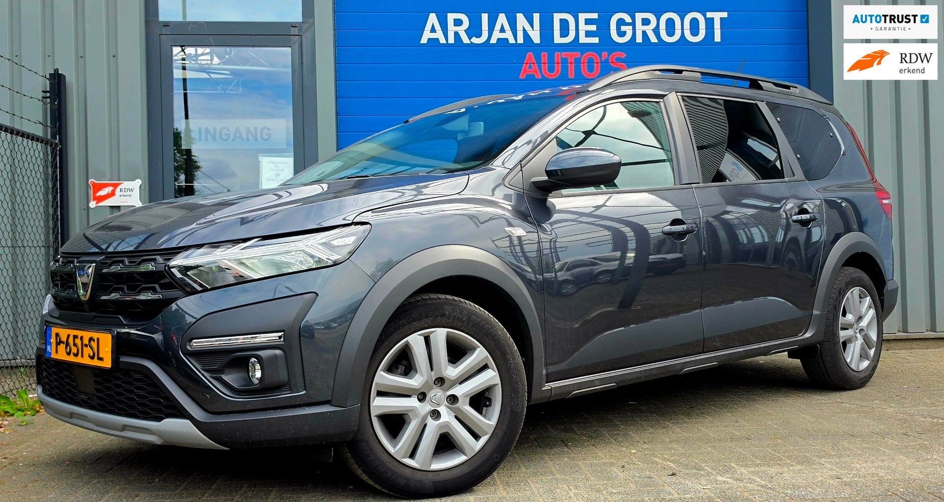 Dacia Jogger 1.0 TCe Bi-Fuel Carplay Trekhaak 7 Pers NAP!, Auto's, 1227 kg, Stof, Gebruikt, Euro 6