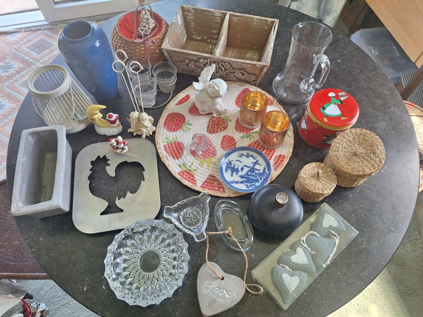 Doos vol rommelmarkt spullen, Ophalen