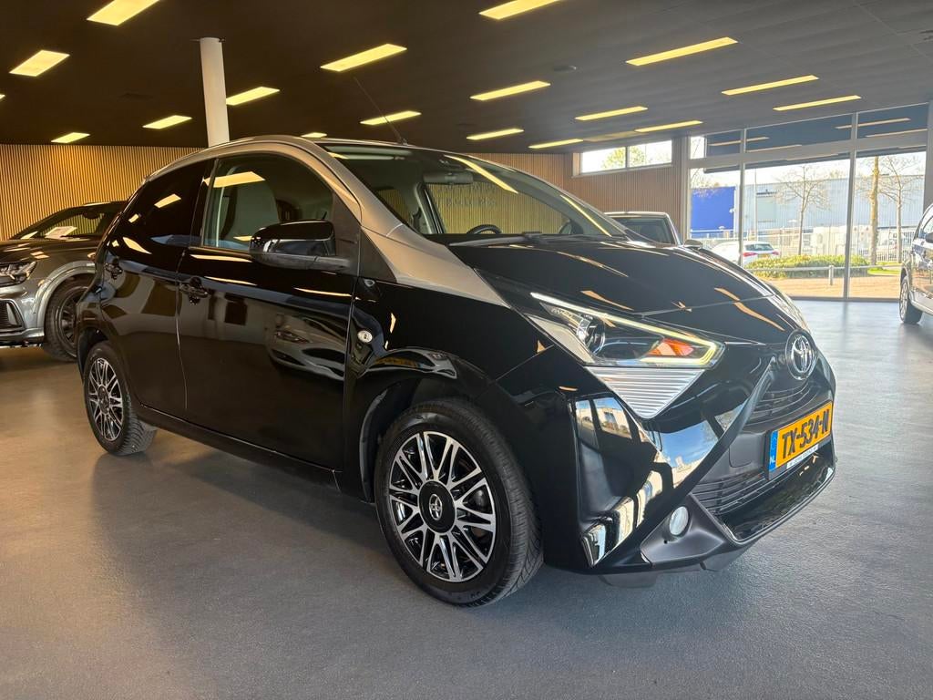Toyota Aygo 1.0 VVT-i x-clusiv, Voorwielaandrijving, Gebruikt, 4 stoelen, Leder en Stof