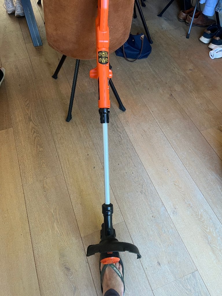 Grastrimmer Black en Decker, Ophalen, 10 tot 30 cm, Elektrisch, Black & Decker