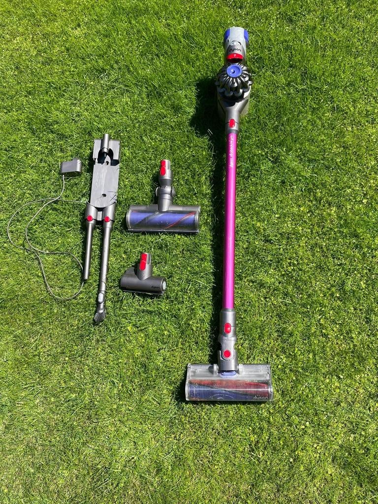 Dyson V8 stofzuiger op accu met accessoires, Witgoed en Apparatuur, Stofzuigers, Ophalen of Verzenden, Gebruikt, Reservoir, Stofzuiger