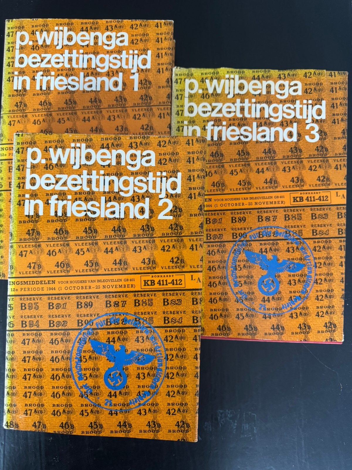 Bezettingstijd in Friesland – complete 3-delige set, Ophalen of Verzenden, Tweede Wereldoorlog, Zo goed als nieuw, Algemeen