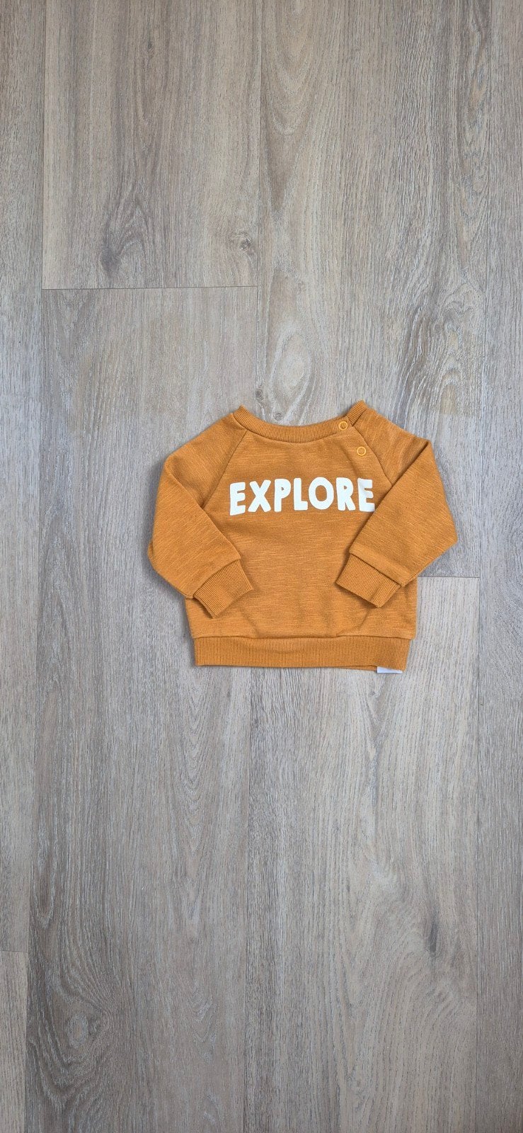 okergele sweater met tekst, explore, maat 62, primark, Kinderen en Baby's, Babykleding | Maat 62, Truitje of Vestje, Ophalen of Verzenden