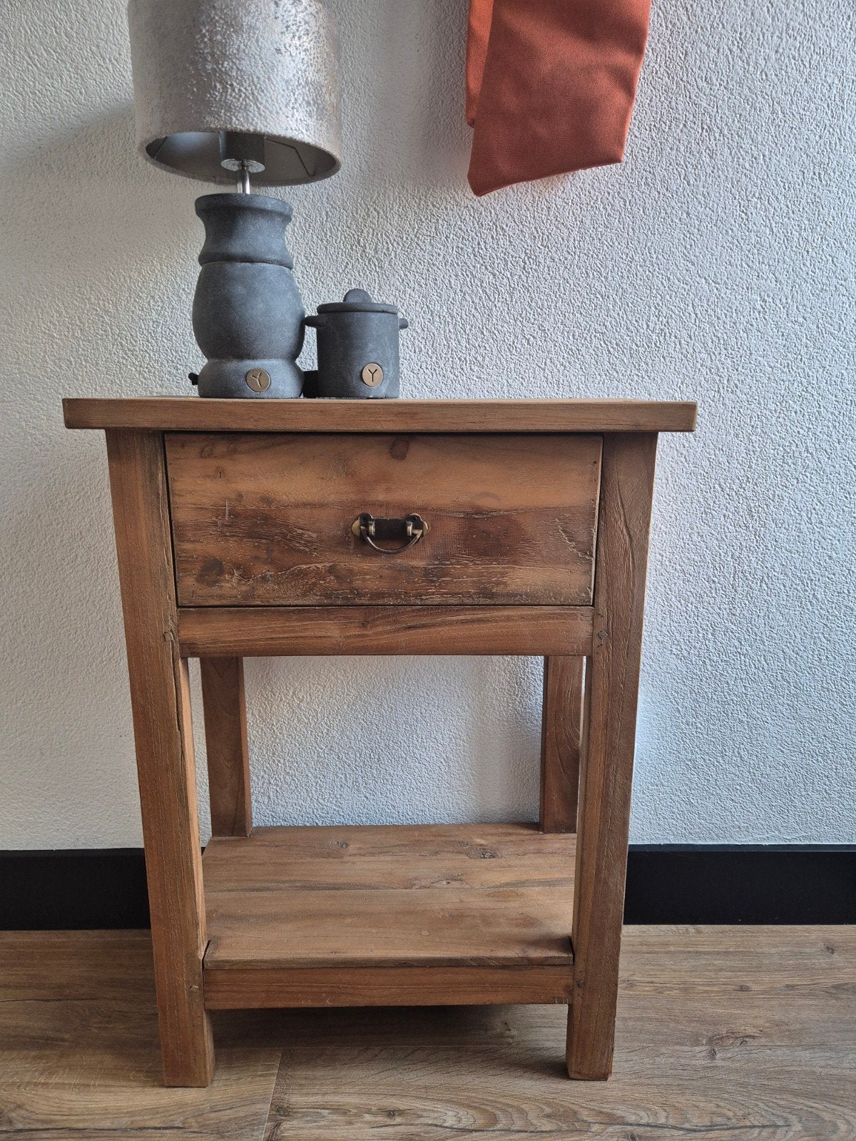 Houten wandplank met kapstok en nachtkastje, Ophalen, Zo goed als nieuw