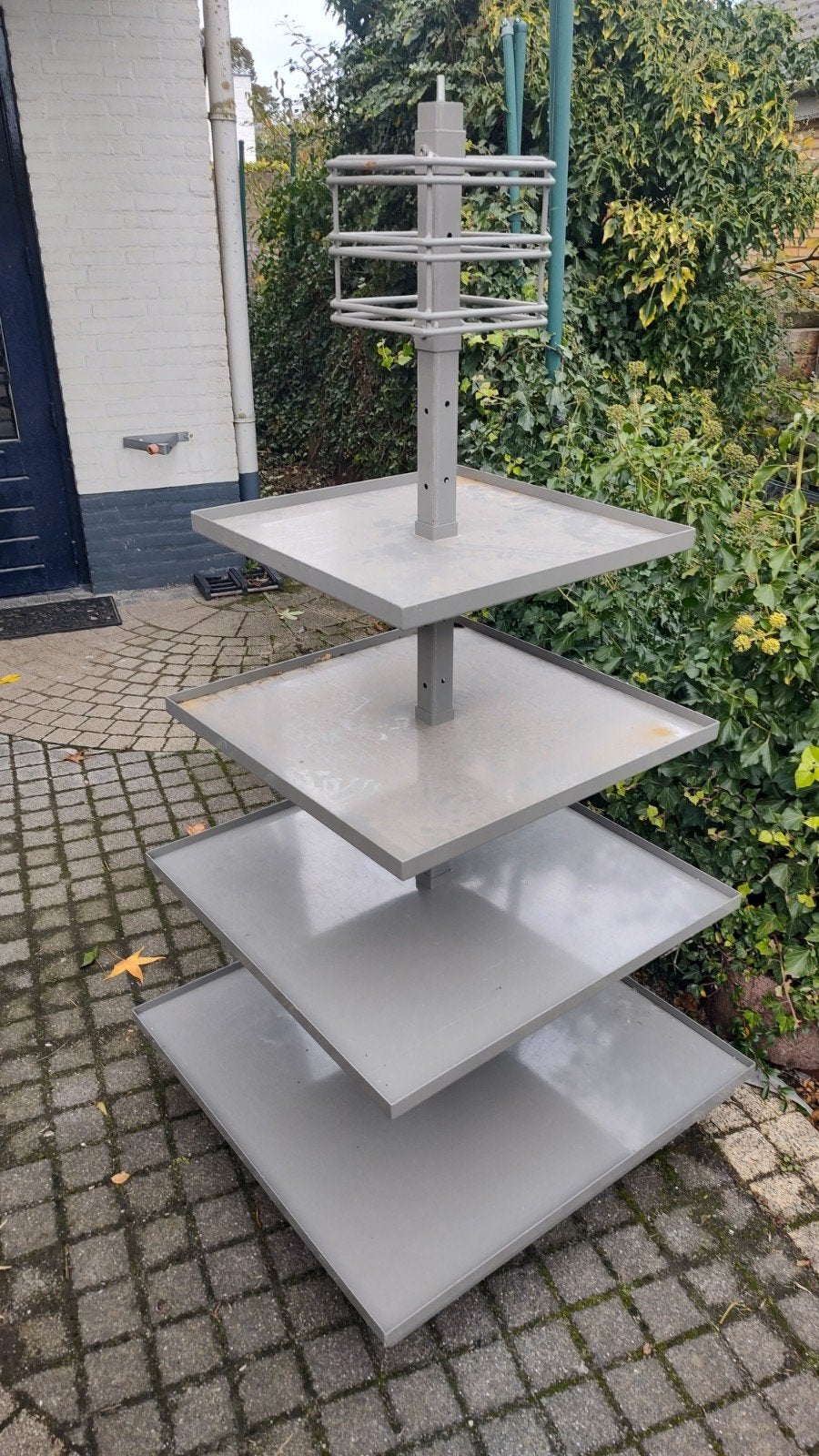 Robuust metalen displayrek met 4 etages en verrijdbaar, Huis en Inrichting, Ophalen, Gebruikt
