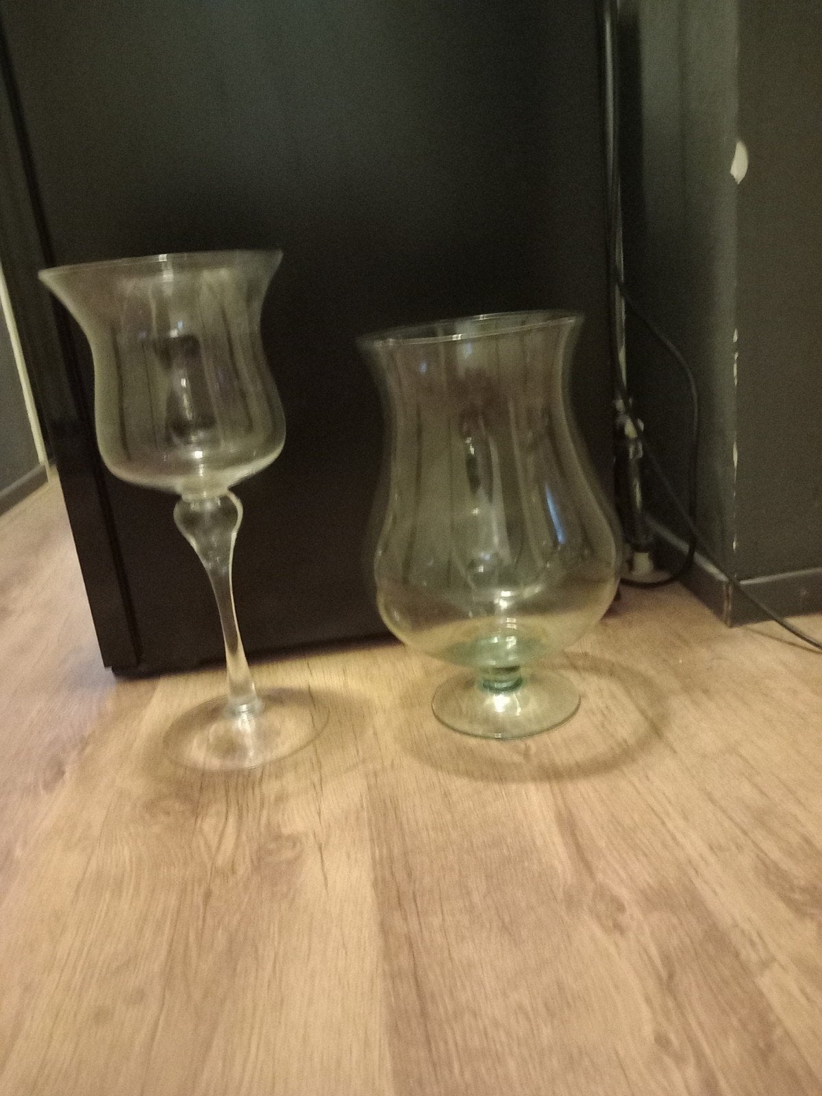 Twee sierglazen - Vaas en hurricane, Ophalen of Verzenden