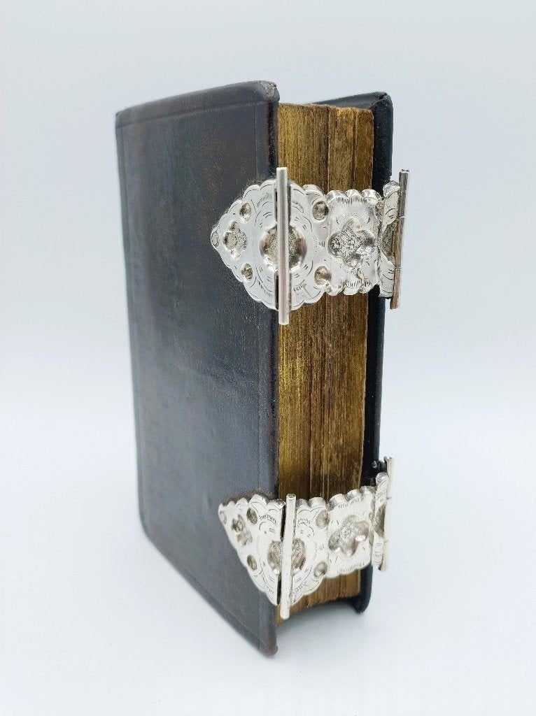Bijbel met zilveren sloten, K.J. Kanninga, Drachten, 1873, Antiek en Kunst, Verzenden