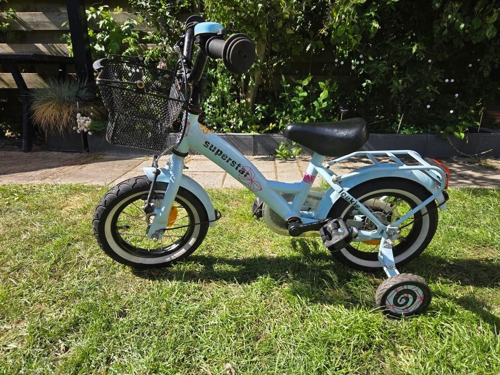Kinderfiets Loekie Superstar 12 inch met zijwieltjes & mand, Terugtraprem, Zijwieltjes, Gebruikt, Minder dan 16 inch