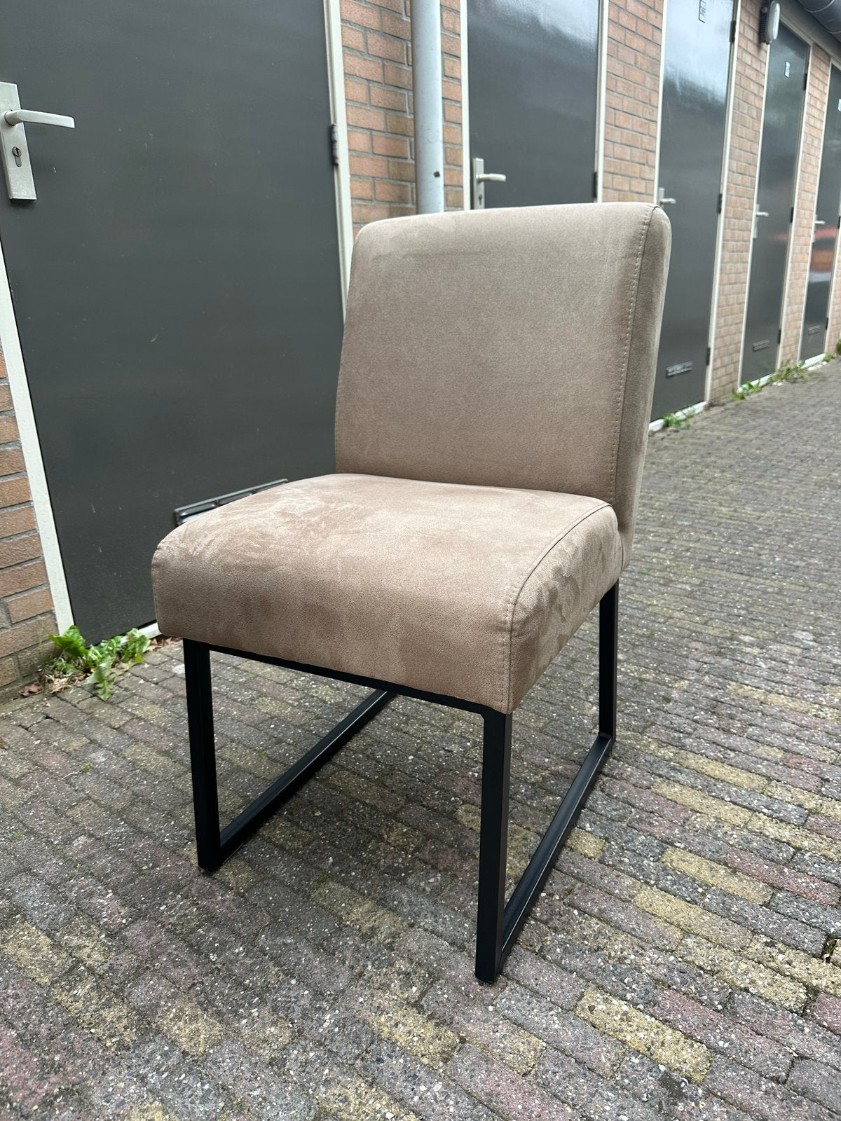 2 Bullock eetkamerstoelen in taupe, Huis en Inrichting, Stoelen, Ophalen, Gebruikt, Twee, Overige kleuren