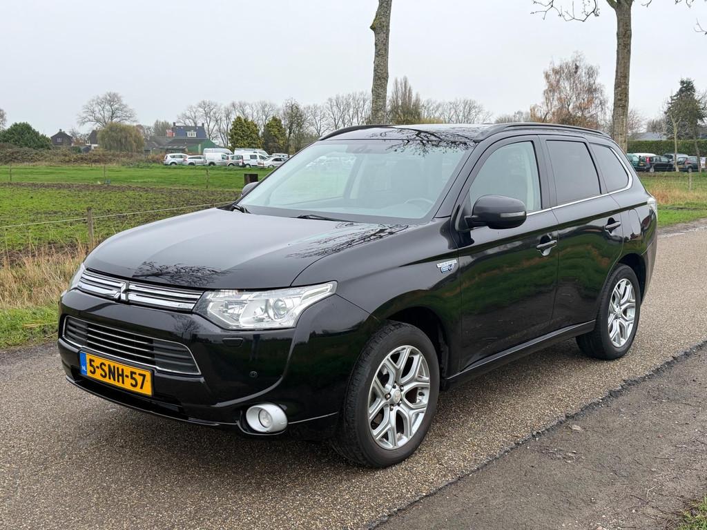 Mitsubishi Outlander 2.0 PHEV Instyle NIEUWE APK 05-2027 Air, Zwart, 4 cilinders, Zwart, Vierwielaandrijving