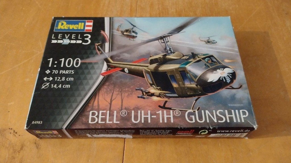 Revell Bell UH-1H Gunship - 04983, 1:200 of kleiner, Nieuw, Ophalen of Verzenden, Revell