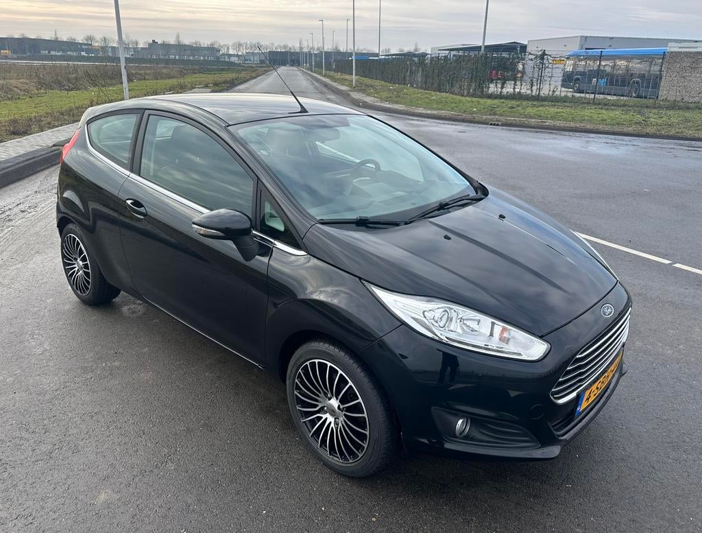 Ford Fiësta 1.0 Benzine Airco 2013 Zwart, Auto's, 31 €/maand, Origineel Nederlands, Bedrijf, Handgeschakeld