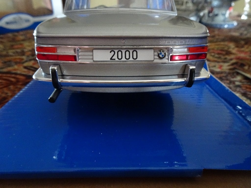 BMW 2000 NEU KLASSE ZILVER GRIJS MCG IN DOOS  NR2, Hobby en Vrije tijd, Modelauto's | 1:18, Ophalen of Verzenden, Zo goed als nieuw