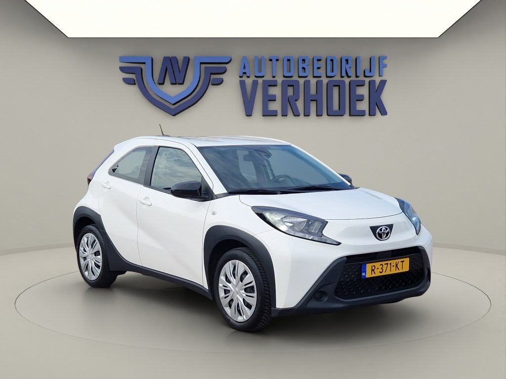 Toyota Aygo X 1.0 VVT-i MT Play NL Auto - All Season Banden, 12 maanden, Gebruikt, 920 kg, 4 stoelen