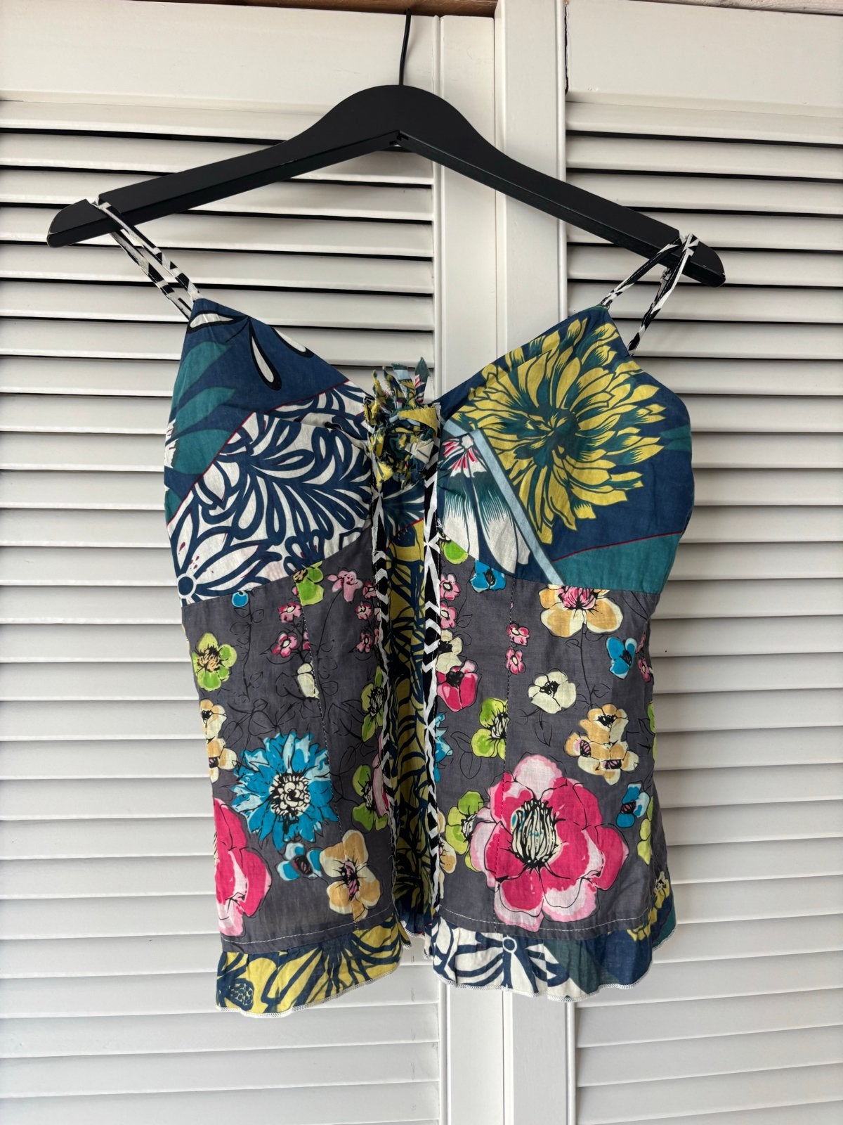 Zomerse top met bloemenprint en spaghettibandjes, Kleding | Dames, Meerkleurig, Ophalen of Verzenden, Zo goed als nieuw, Maat 36 (S)