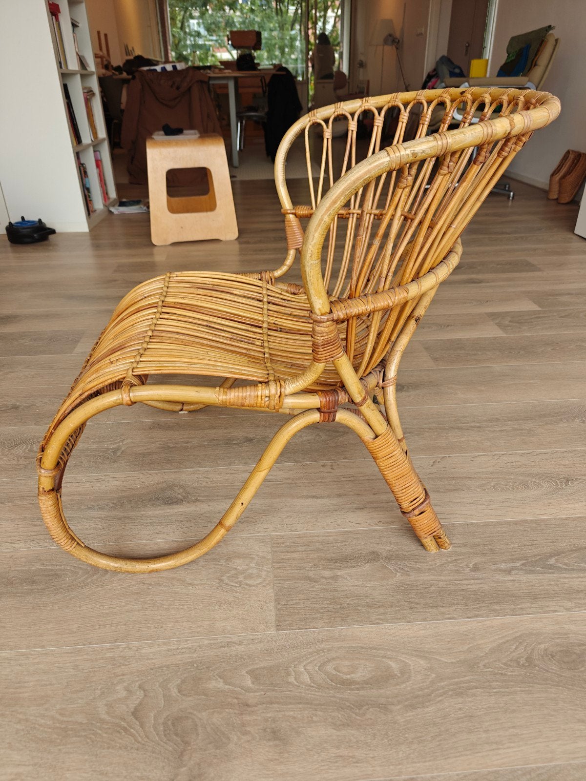 Vintage rotan loungestoel / fauteuil – retro boho, Huis en Inrichting, Ophalen, Gebruikt, Bruin, Riet of Rotan