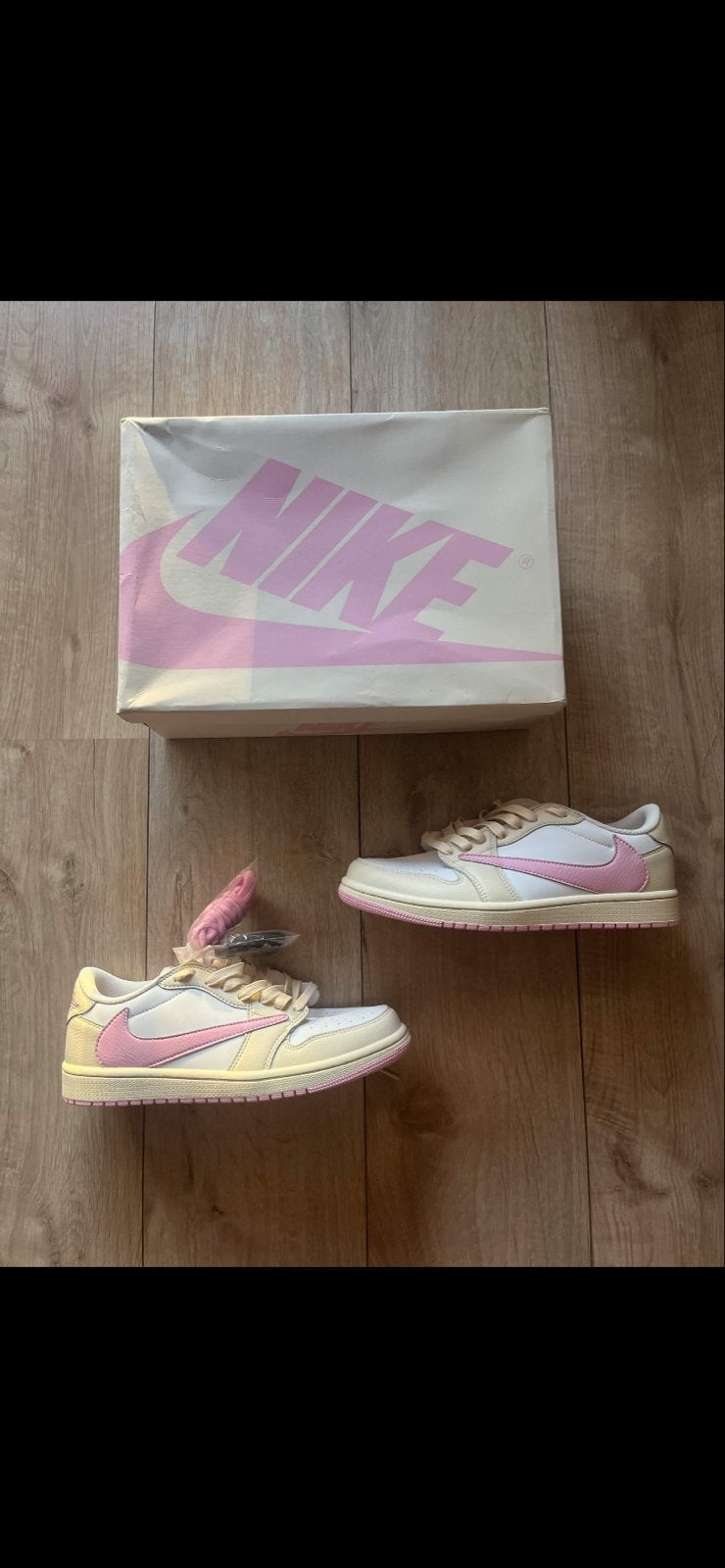Nike Air Jordan 1 Low x Travis Scott 'Pink', Nieuw, Ophalen of Verzenden, Sneakers of Gympen, Roze