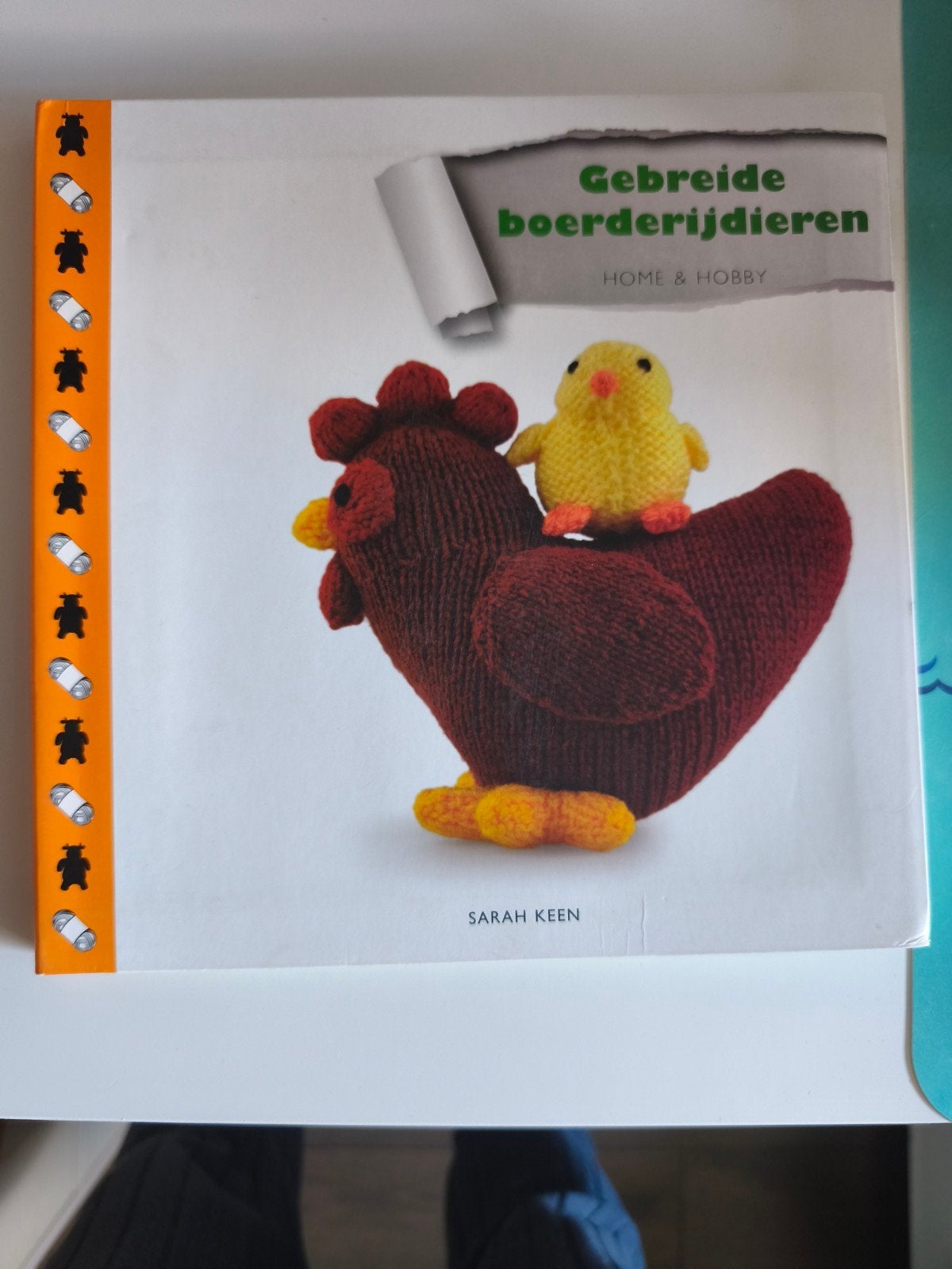 Gebreide boerderijdieren - Patroonboek Sarah Keen, Hobby en Vrije tijd, Ophalen of Verzenden, Breien