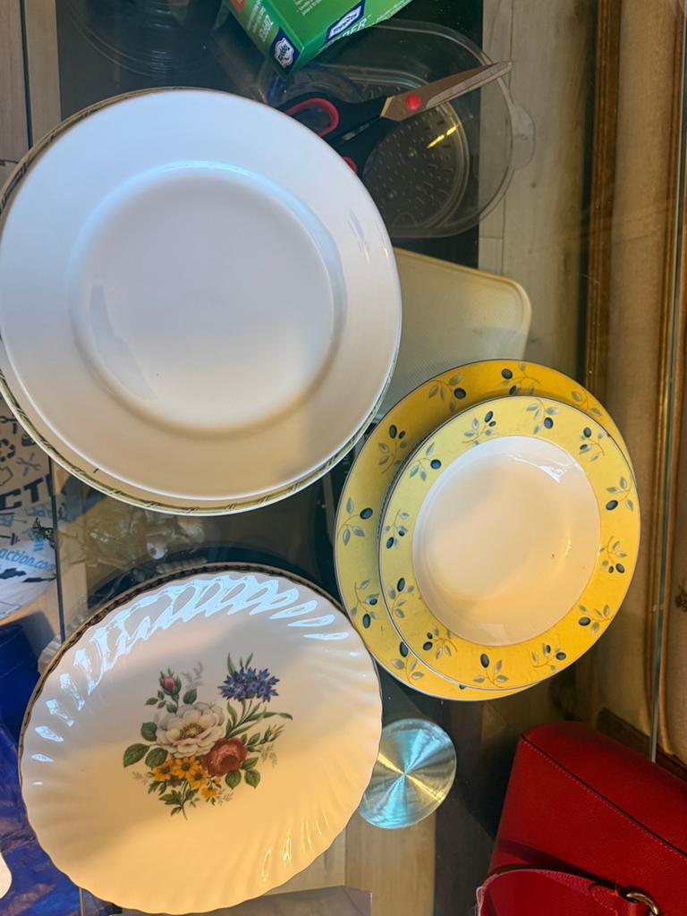 Gratis 6 borden, Huis en Inrichting, Keuken | Servies, Ophalen, Overige stijlen, Bord(en)