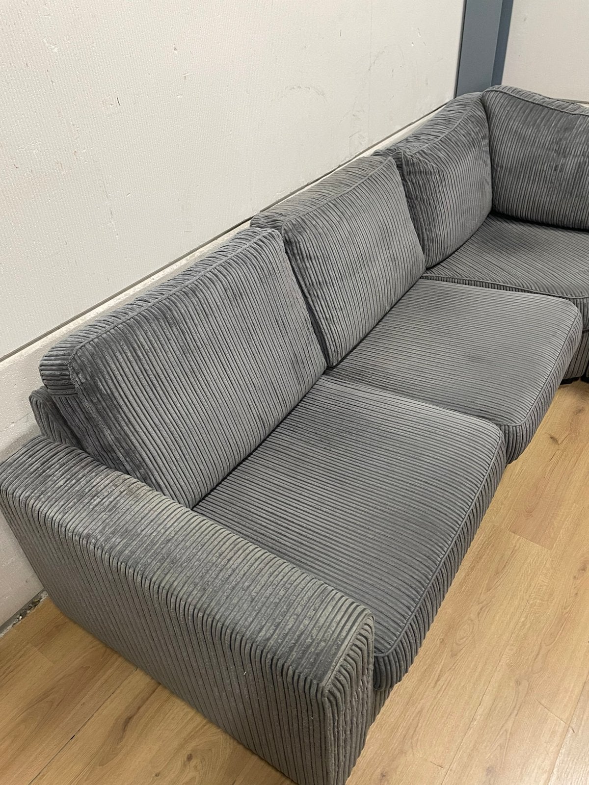 Mooie luxe grijze ribstof hoekbank - GEREINIGD!!!, Ophalen, 250 tot 300 cm, Luxe, Hoekbank